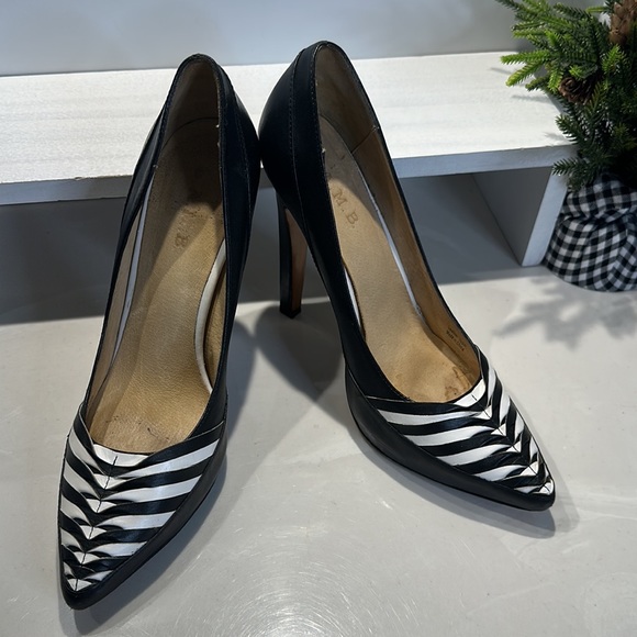 L.A.M.B Black & White Stiletto Pointed Toe Heels - Picture 6 of 7